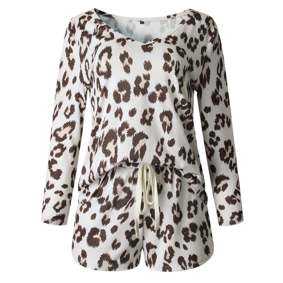 Restocked♦️🆕 Leopard Print Lounge Set - Picture 5 of 6